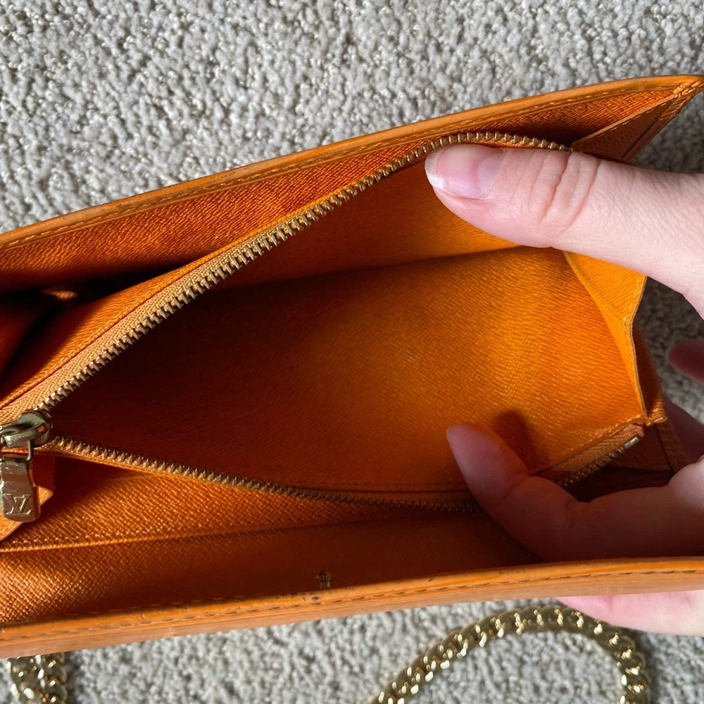 Authentic Louis Vuitton Epi leather Sarah wallet on chain crossbody - Picture 7 of 8